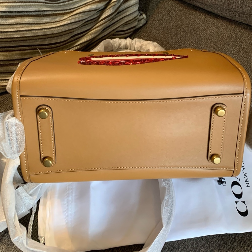 Authentic COACH 1941 glovetanned leather sequins lips satch/should/Crosby - Picture 7 of 16